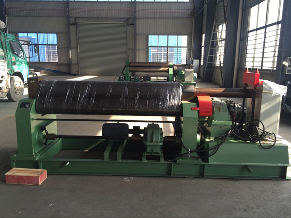 W11機(jī)械三輥對(duì)稱(chēng)式卷板機(jī)